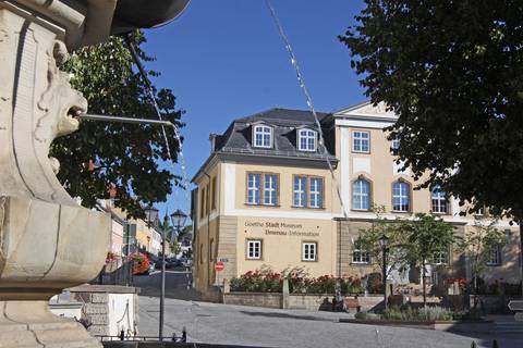 Das herzogliche Amtshaus in der historischen Altstadt beherbergt Goethes Dienstwohnung, die heute ein Museum ist. Foto: djd/Stadtverwaltung Ilmenau/Andreas Hartmann